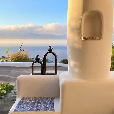 בית נופש Casa Surya - Sea View Terrace, Isola Salina *