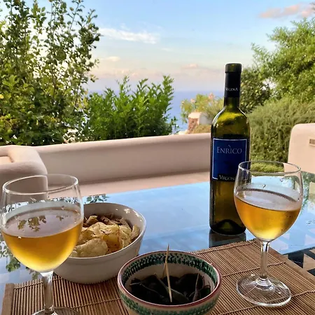 Casa Surya - Sea View Terrace, Isola Salina בית נופש