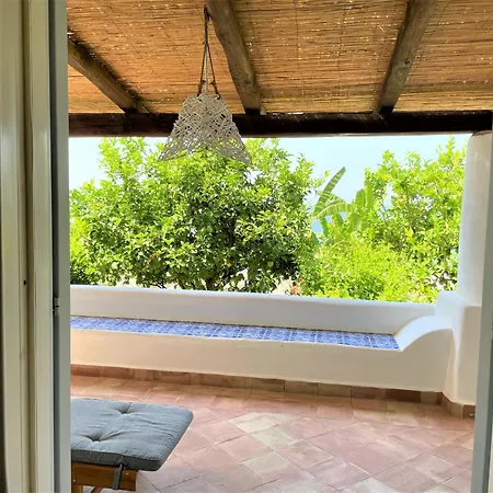 Casa Surya - Sea View Terrace, Isola Salina בית נופש