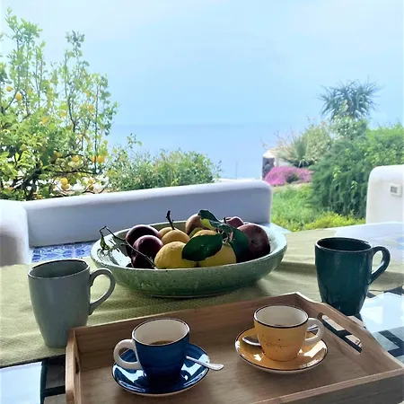 בית נופש Casa Surya - Sea View Terrace, Isola Salina *